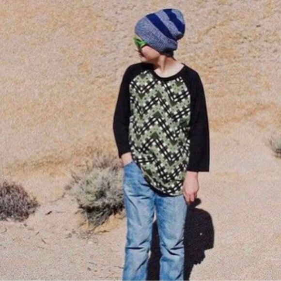 LuLaRoe Size 2 Sloan Kids Top • Baseball Tee Style • Disney’s Minnie Mouse BNWT - Picture 10 of 10